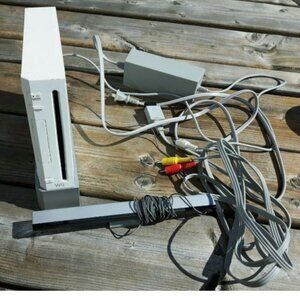 Nintendo RVL-101 Wii Console - White with Wii COOL No controllers